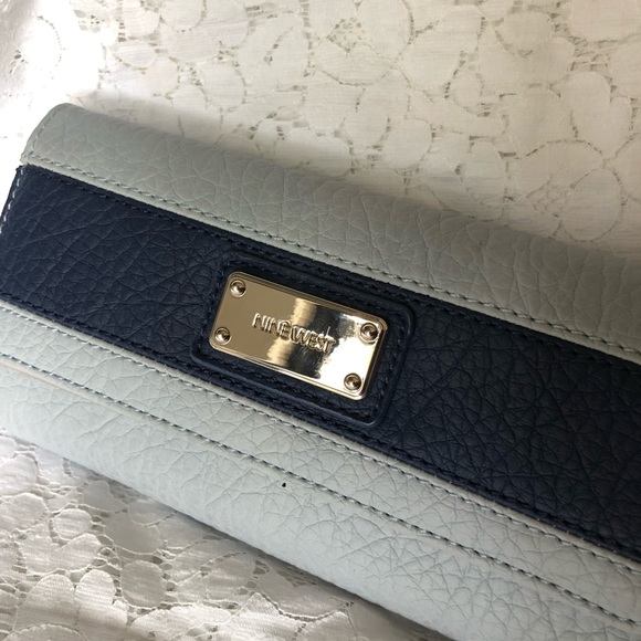 NWOT Nine West Powder Blue & Navy Wallet - Picture 6 of 8